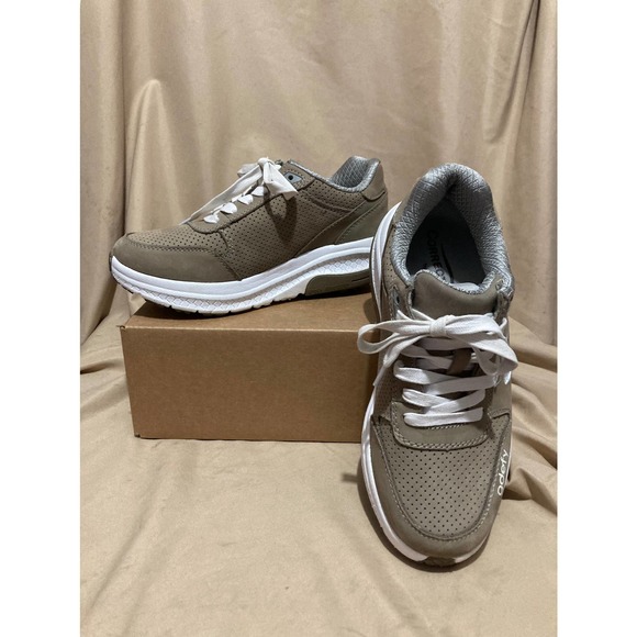 Women's GDEFY Orion Athletic Shoes Size 7W - Picture 1 of 9